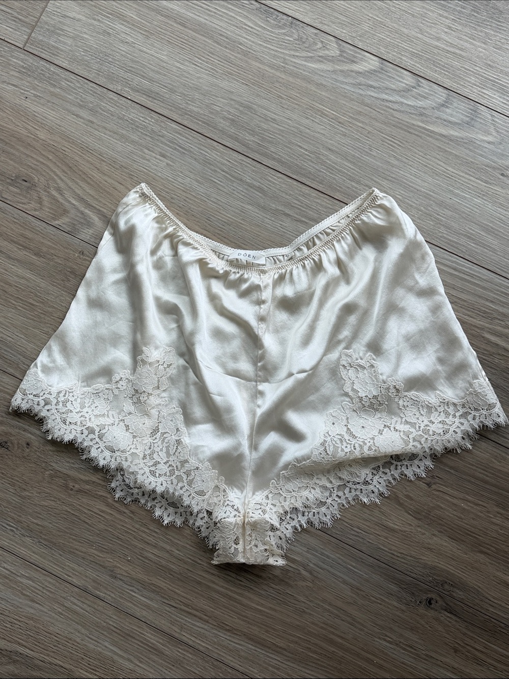 DÔEN iona lace silk shorts - Picture 1 of 4